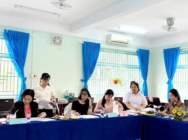 Trường Mầm non Hoa Hướng Hương  đón tiếp đoàn đánh giá ngoài của Sở Giáo dục và Đào tạo tỉnh Bình Dương