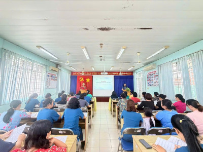 TRƯỜNG MẦM NON MĂNG NON TỔ CHỨC TẬP HUẤN KIẾN THỨC VỆ SINH AN TOÀN THỰC PHẨM VÀ KỸ NĂNG CƠ BẢN XỬ LÝ CÁC BỆNH THƯỜNG GẶP Ở TRẺ