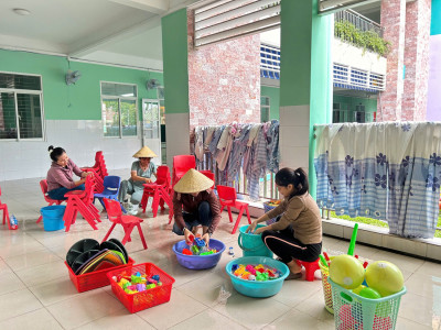 Trường Mầm non Phú Tân ra quân tổng vệ sinh chào năm học mới