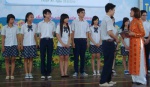 Phút chia tay với thầy cô của học sinh lớp 12 trường Trung - Tiểu học Đức Trí