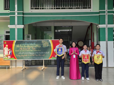 Sinh hoạt chủ đề “Theo bước chân những người anh hùng”, phát động “Ngày sức khỏe toàn dân” năm học 2025 - 2026