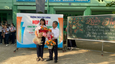 BAN CHẤP HÀNH CÔNG ĐOÀN TRƯỜNG THCS PHÚ CƯỜNG HỌP MẶT CHIA TAY THẦY LÊ TRUNG NGHĨA –BÍ THƯ CHI BỘ, HIỆU TRƯỞNG TRƯỜNG THCS PHÚ CƯỜNG NGHỈ HƯU THEO CHẾ ĐỘ