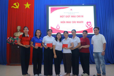 Cán bộ, giáo viên, nhân viên Trường THCS Trần Bình Trọng tích cực tham gia hiến máu tình nguyện lần 3 năm 2026