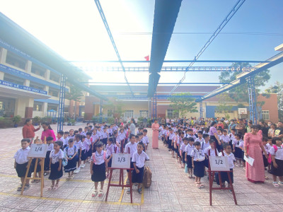 Học sinh lớp 1 Trường Tiểu học Kim Đồng náo nức ngày tựu trường