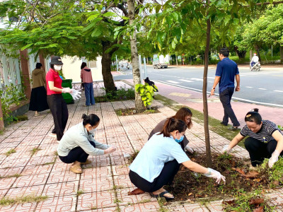 Trường Tiểu học Kim Đồng tổng vệ sinh khuôn viên trường chuẩn bị chào đón năm học mới 2026-2027