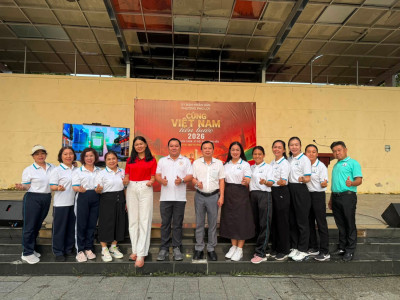 Cán Bộ, Giáo Viên Trường Tiểu Học Phú Hòa 1 Tham Dự Chương Trình “Cùng Việt Nam Tiến Bước” Năm 2026