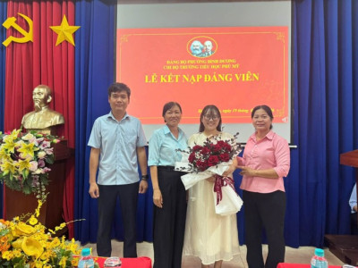Chi bộ Trường Tiểu học Phú Mỹ tổ chức lễ kết nạp đảng viên mới