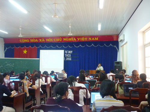 Hình ảnh phát biểu chỉ đạo của ông Nguyễn Văn Chệt - Phó Trưởng phòng GD&ĐT TX TDM