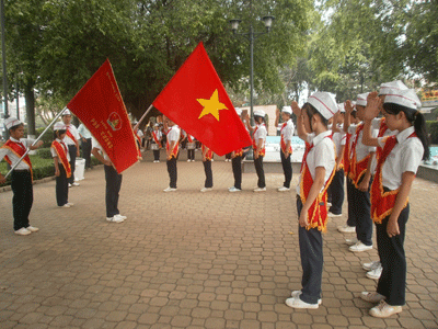 Trường THCS Tương Bình Hiệp với Nghi thức chào cờ.