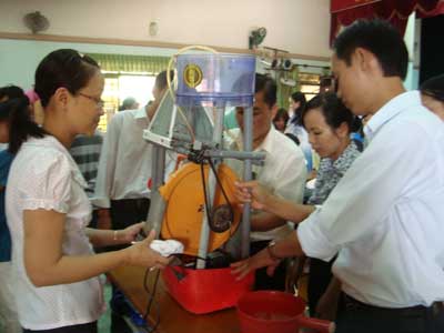 Đồ dùng dạy học năm nay giáo viên có sự sáng tạo và đa dạng hơn.