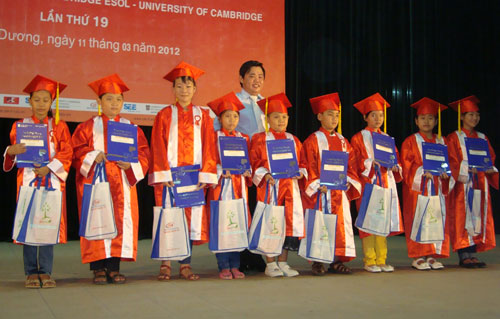 HS được nhận chứng chỉ Anh ngữ quốc tế Cambridge
