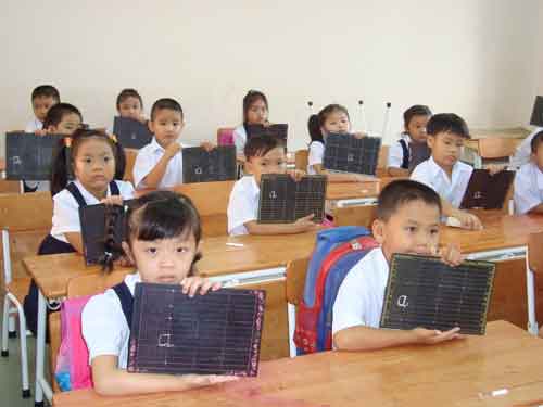 Dạy học sinh lớp 1 cách đưa bảng