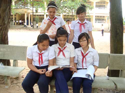 Học sinh trường Nguyễn Quốc Phú tự hào khi được học ở ngôi trường mang tên một nhà giáo kháng chiến