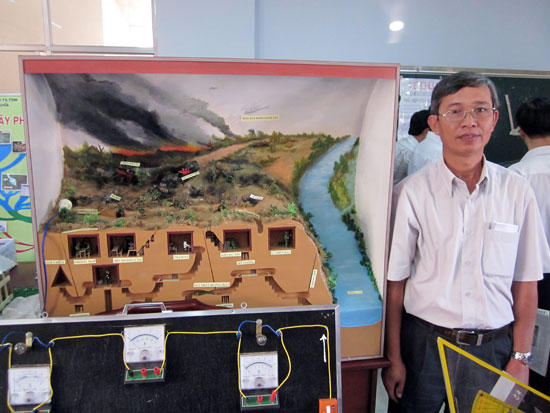 Giáo viên tích cực làm và sử dụng đồ dùng dạy học tự làm