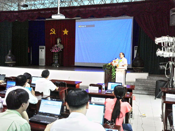 Phó giám đốc Trần Hiếu phát biểu triển khai