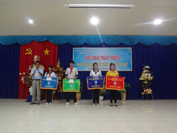Trao giải cho các đơn vị có thành tích tốt nhất