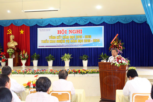 Đồng chí Nguyễn Văn Lợi - UVBTV tỉnh ủy, Bí thư, Chủ tịch UBND thành phố Thủ Dầu Một phát biểu chỉ đạo
