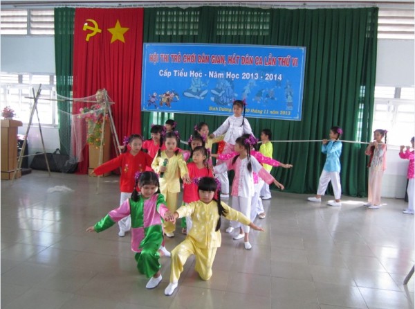 Tiết mục văn nghệ dự thi của các đội