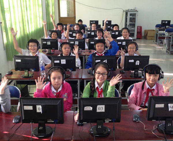 Thí sinh phấn khởi trước khung giờ thi - IOE Tỉnh Bình Dương