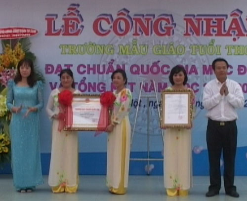 Trường mẫu giáo Tuổi Thơ, tổng kết năm học và công nhận đạt chuẩn quốc gia mức độ 1