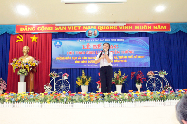 Văn nghệ chào mừng