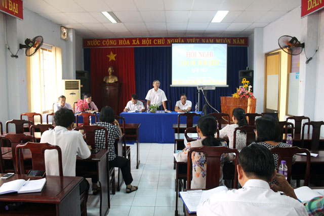 Đ/C Nguyễn Văn Chệt - Thành ủy viên - Bí thư Đảng ủy Khối VH-XH - Bí thư Chi bộ - Trưởng Phòng Giáo dục và Đào tạo phát biểu