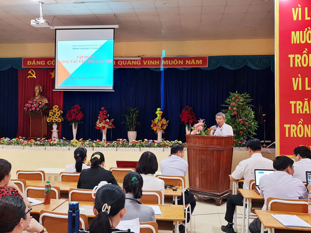 Ông Nguyễn Văn Chệt - Trưởng phòng GDĐT thành phố Thủ Dầu Một, phát biểu chỉ đạo