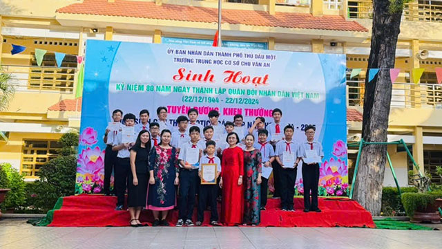 Trường THCS Chu Văn An, thành phố Thủ Dầu Một, tỉnh Bình Dương Tuyên dương và Khen thưởng học sinh giỏi thi Robotics các cấp năm học 2024 – 2025
